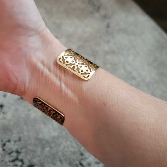 Lot of 2 Cuff Bracelets Mesh Filigree Designs - Picture 6 of 10